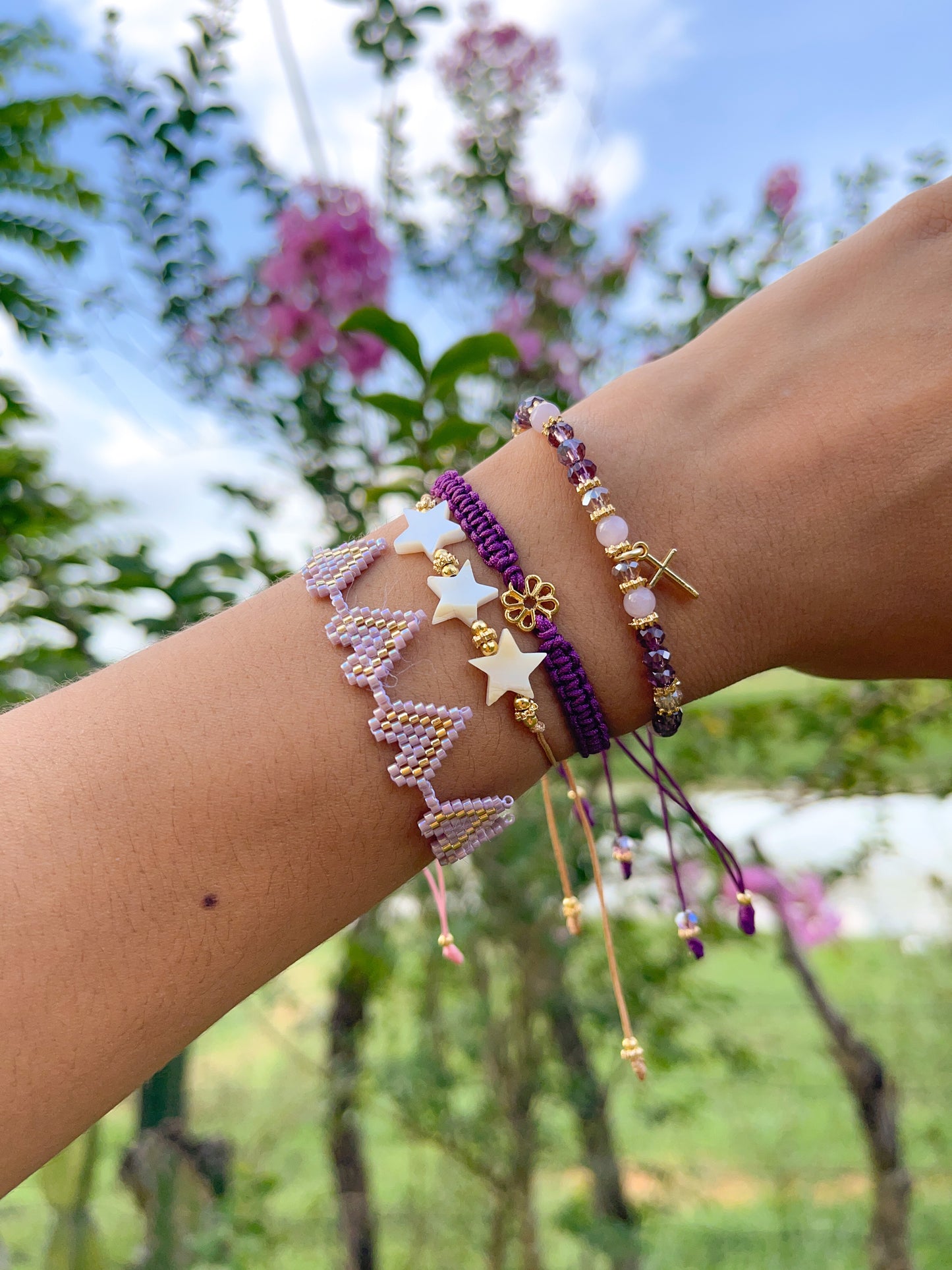 Pulseras corazones y estrellas