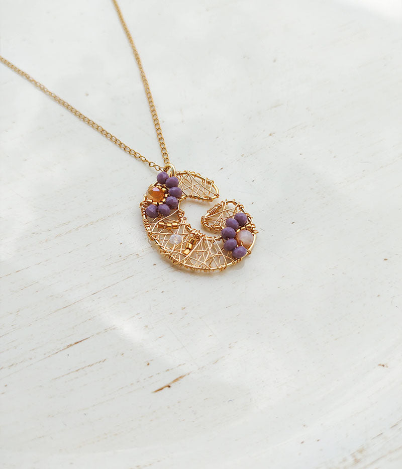 Cadena inicial morado y beige