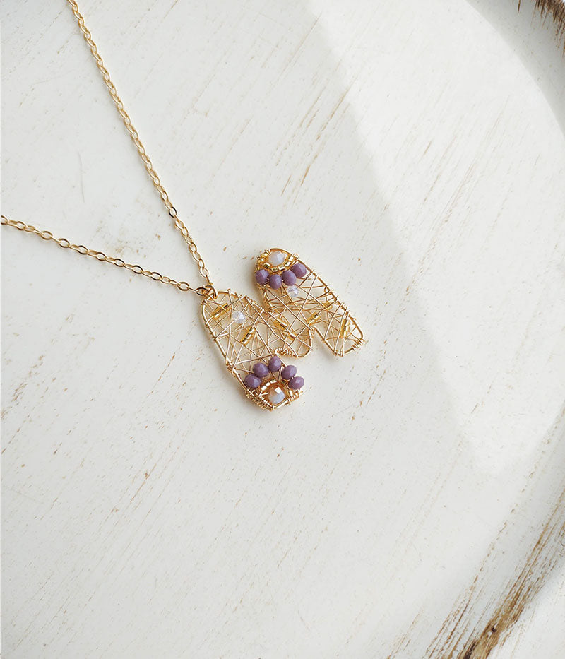 Cadena inicial morado y beige